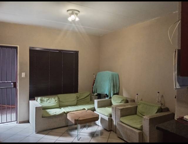 2 BEDROOM TOWNHOUSE FOR SALE IN ALBERTSDAL